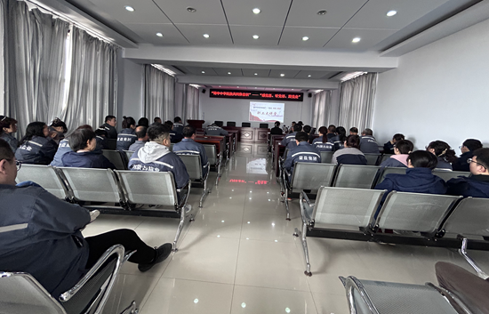 額吉淖爾制鹽有限公司工會與東烏旗工會等單位聯(lián)合開展“鑄牢中華民族共同體意識”——“助力鄉(xiāng)村振興 發(fā)揚紅色輕騎兵精神 關(guān)愛職工暖心義診”大型志愿服務活動