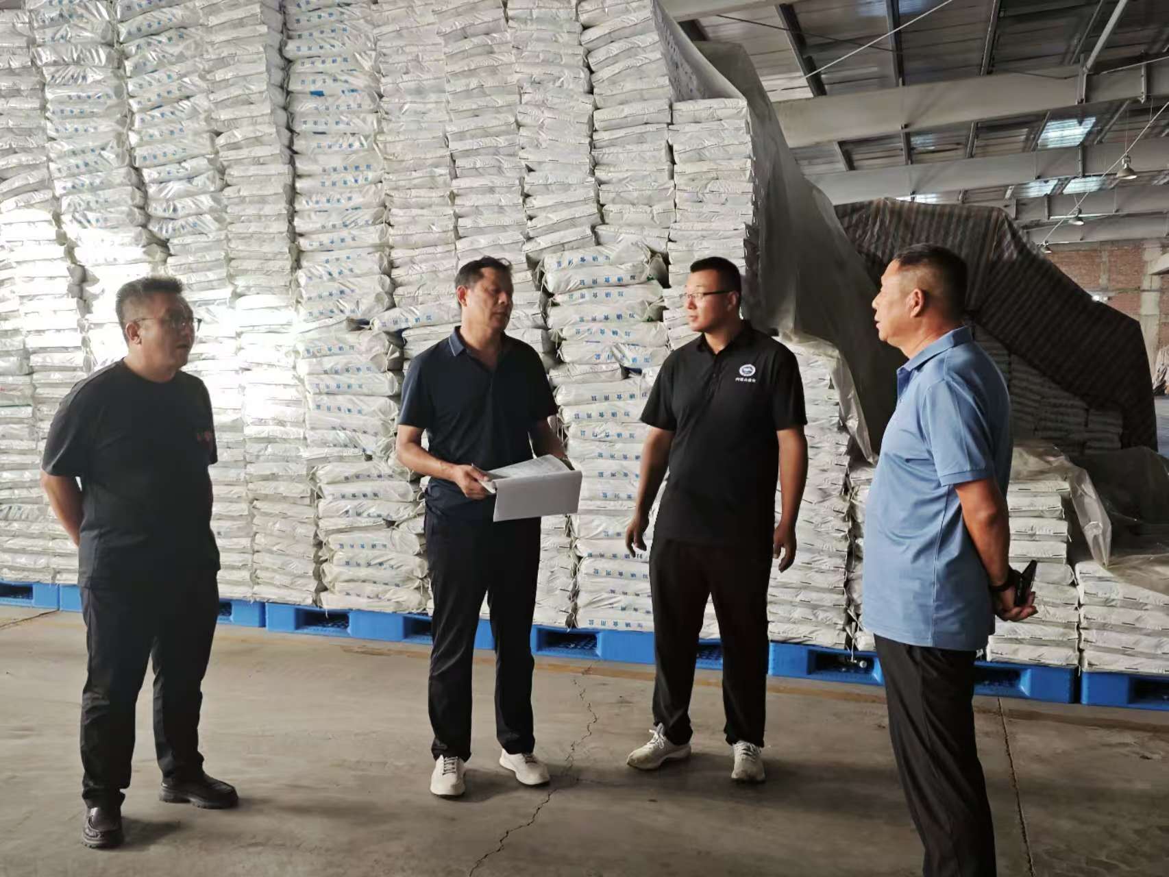 筑牢食鹽安全防線 盟工信局、盟公安、盟市場到額鹽公司 開展聯(lián)合監(jiān)督檢查