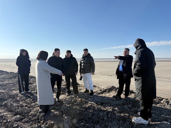 額鹽公司聯(lián)合東烏旗政府多部門現(xiàn)場辦公，聚力推進(jìn)額吉淖爾鹽湖旅游項(xiàng)目